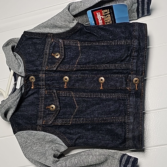 NWT Wrangler 2T denim button up jacket w/hoodie - Picture 5 of 9